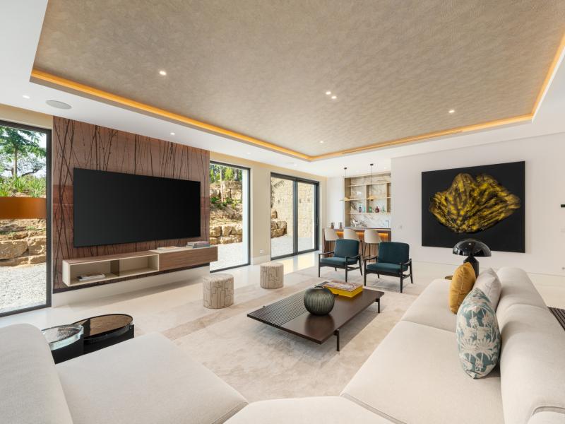 Ultra-Luxury Contemporary Villa for Sale in Marbella Hill Club , Marbella 