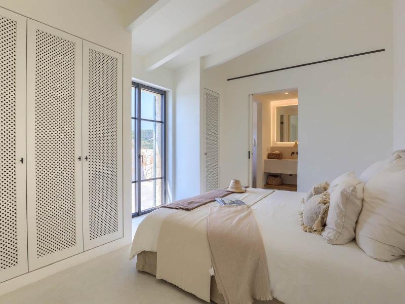 New-Build Finca with Vineyard & Guest House , Central 