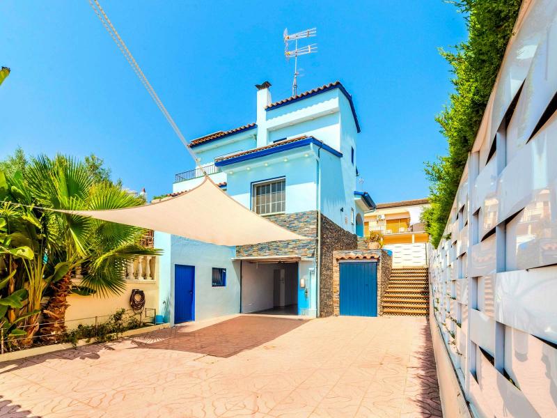Spacious Family Home , Sitges 
