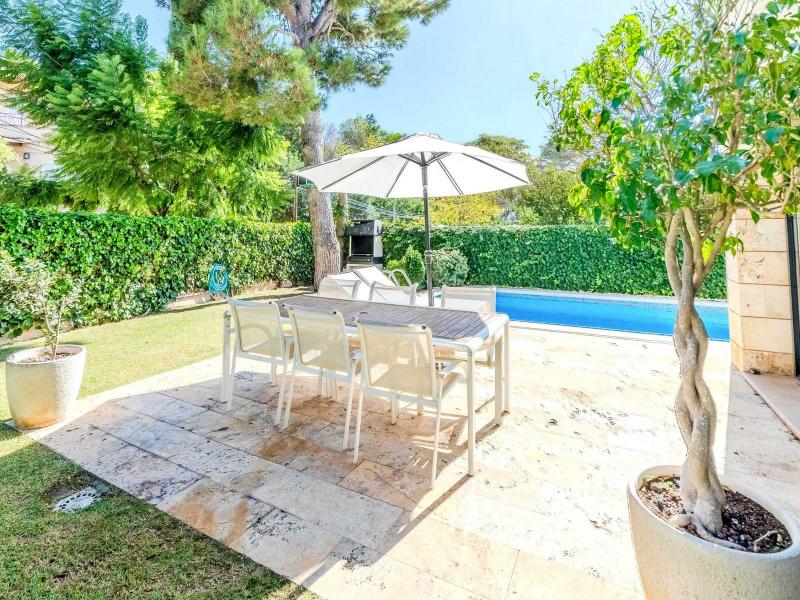 Sea View Villa for Sale in Vallpineda, Sitges , Sitges 