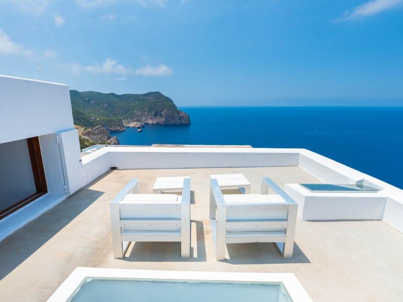 Minimalist 7-Bedroom Sea View Villa , North 