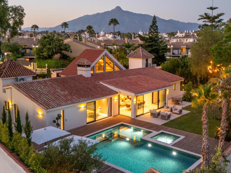 Contemporary Luxury Villa for Sale Near Puerto Banús, Marbella , Nueva Andalucia , Puerto Banus 
