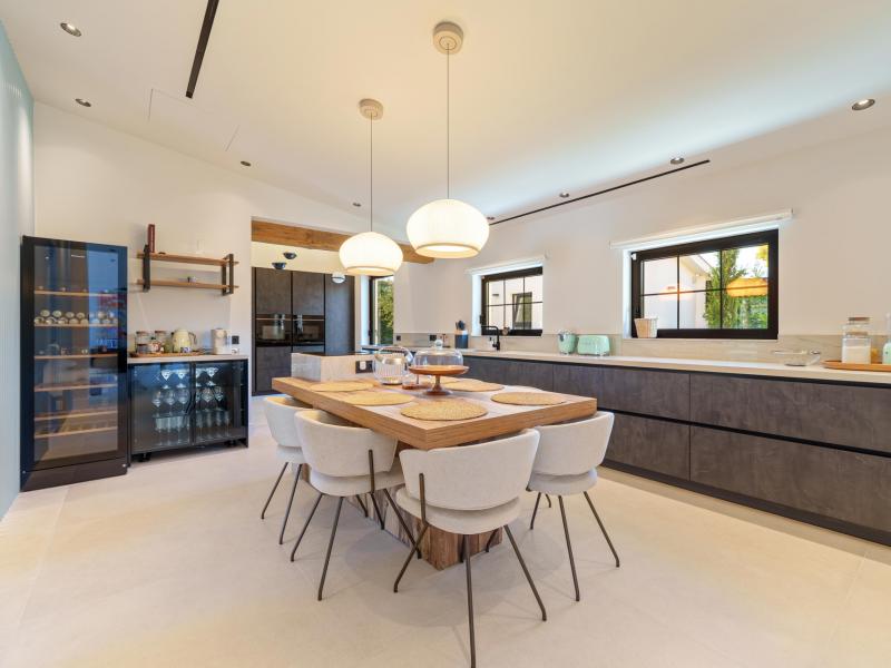 Contemporary Luxury Villa for Sale Near Puerto Banús, Marbella , Nueva Andalucia , Puerto Banus 