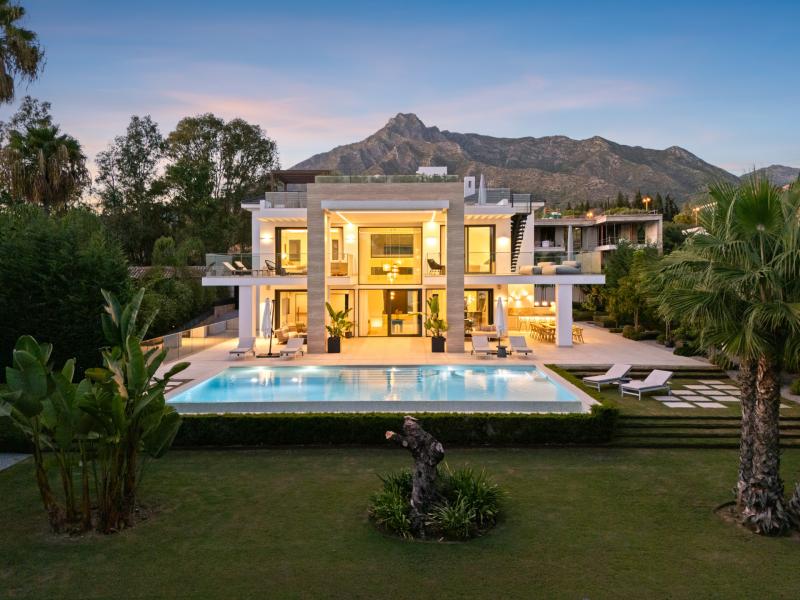 Luxury Villa for Sale in Altos de Puente Romano, Marbella Golden Mile , Marbella 