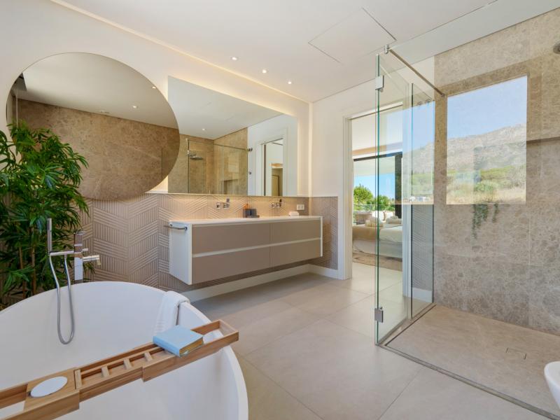 Luxury Villa for Sale in Altos de Puente Romano, Marbella Golden Mile , Marbella 