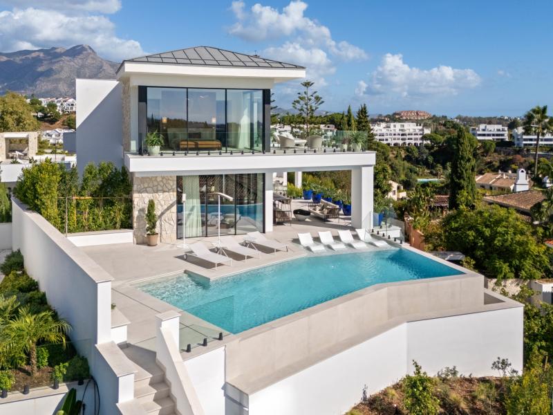 Contemporary Luxury Villa for Sale in La Quinta, Marbella , Benahavis 
