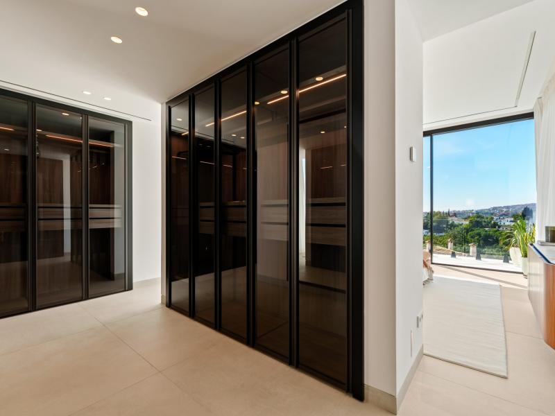 Contemporary Luxury Villa for Sale in La Quinta, Marbella , Benahavis 