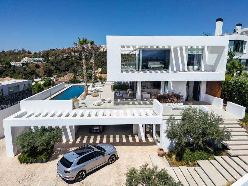 Luxury Contemporary Villa for Sale in La Quinta, Marbella , Benahavis 