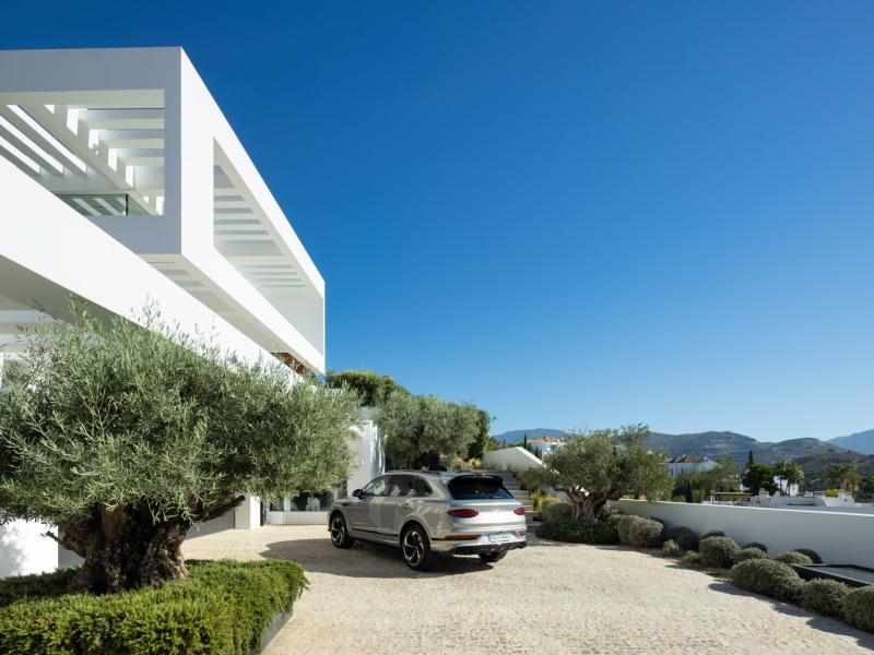 Luxury Contemporary Villa for Sale in La Quinta, Marbella , Benahavis 