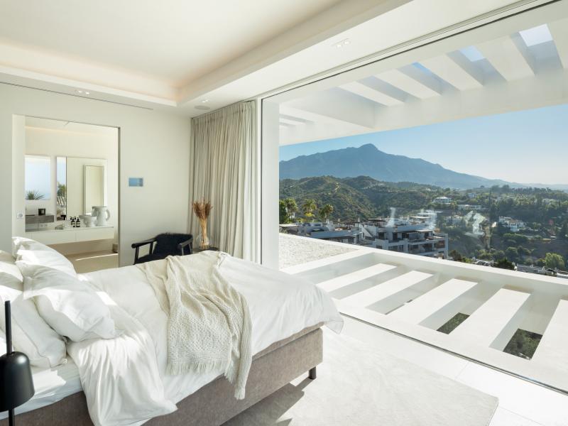 Luxury Contemporary Villa for Sale in La Quinta, Marbella , Benahavis 