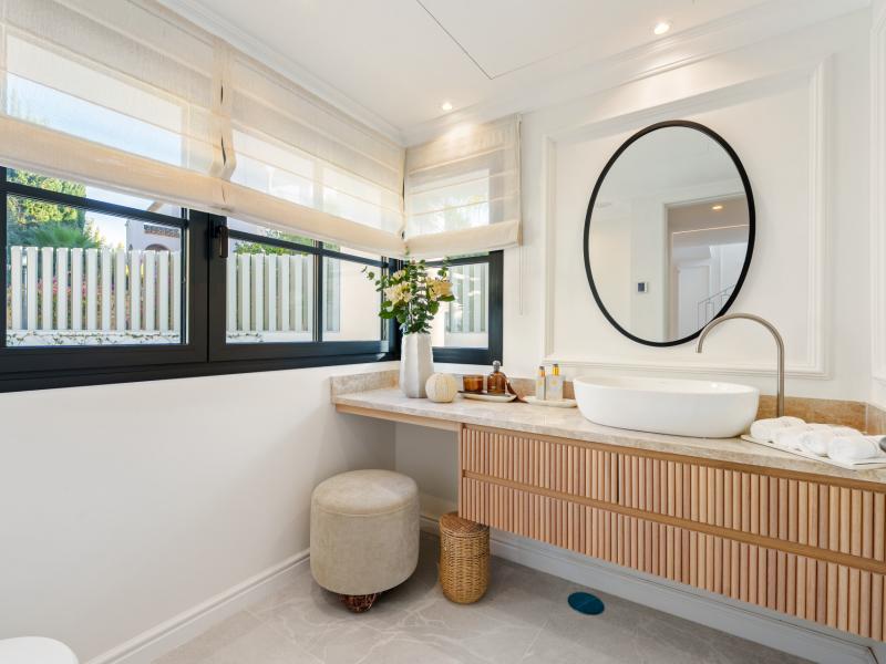 Modern Mediterranean Villa for Sale in La Quinta, Marbella , Benahavis 