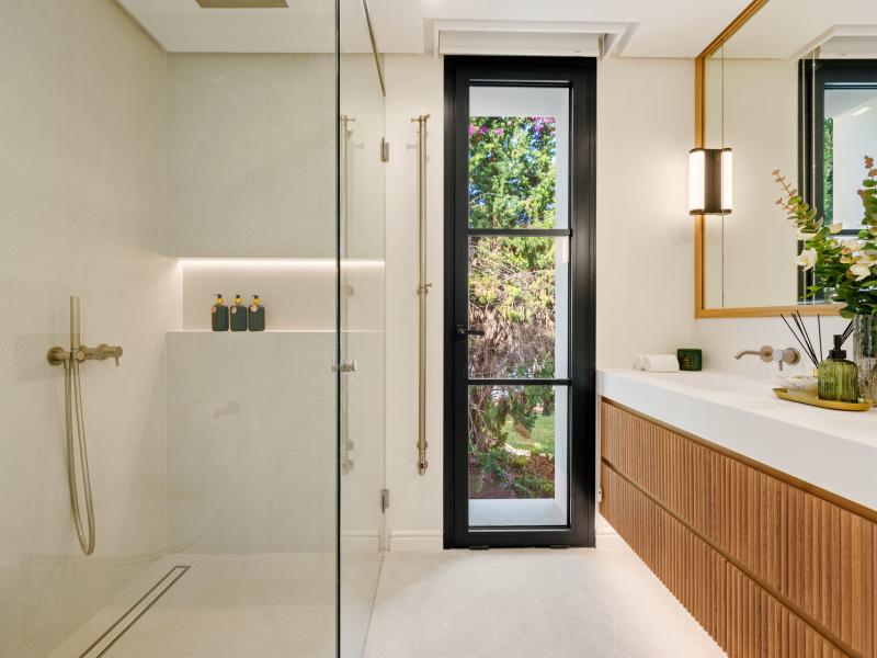 Modern Mediterranean Villa for Sale in La Quinta, Marbella , Benahavis 