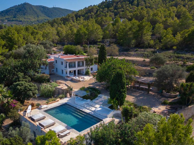 Renovated finca with 7 en-suite bedrooms, sea views, pool, and tourist rental licence for sale , Ibiza , San Jose 