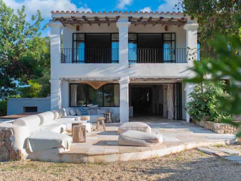 Renovated finca with 7 en-suite bedrooms, sea views, pool, and tourist rental licence for sale , Ibiza , San Jose 