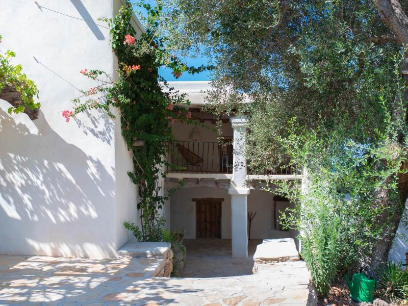 Renovated finca with 7 en-suite bedrooms, sea views, pool, and tourist rental licence for sale , Ibiza , San Jose 