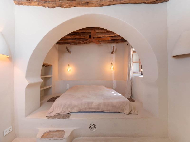 Renovated finca with 7 en-suite bedrooms, sea views, pool, and tourist rental licence for sale , Ibiza , San Jose 