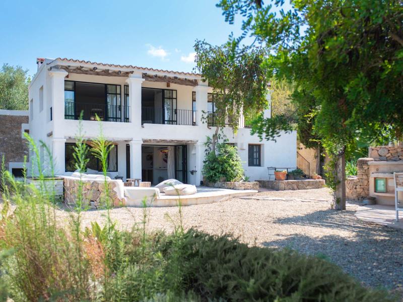 Renovated finca with 7 en-suite bedrooms, sea views, pool, and tourist rental licence for sale , Ibiza , San Jose 