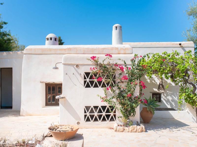 Renovated finca with 7 en-suite bedrooms, sea views, pool, and tourist rental licence for sale , Ibiza , San Jose 