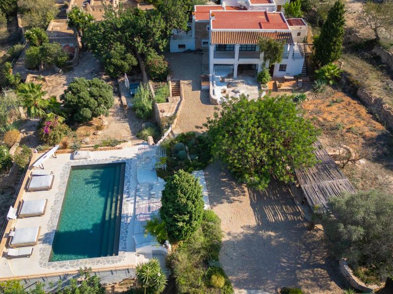 Renovated finca with 7 en-suite bedrooms, sea views, pool, and tourist rental licence for sale , Ibiza , San Jose 