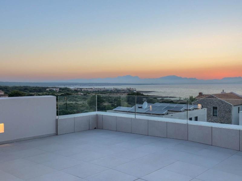 Contemporary Luxury Villa for Sale in Colònia de Sant Pere, Mallorca , East 