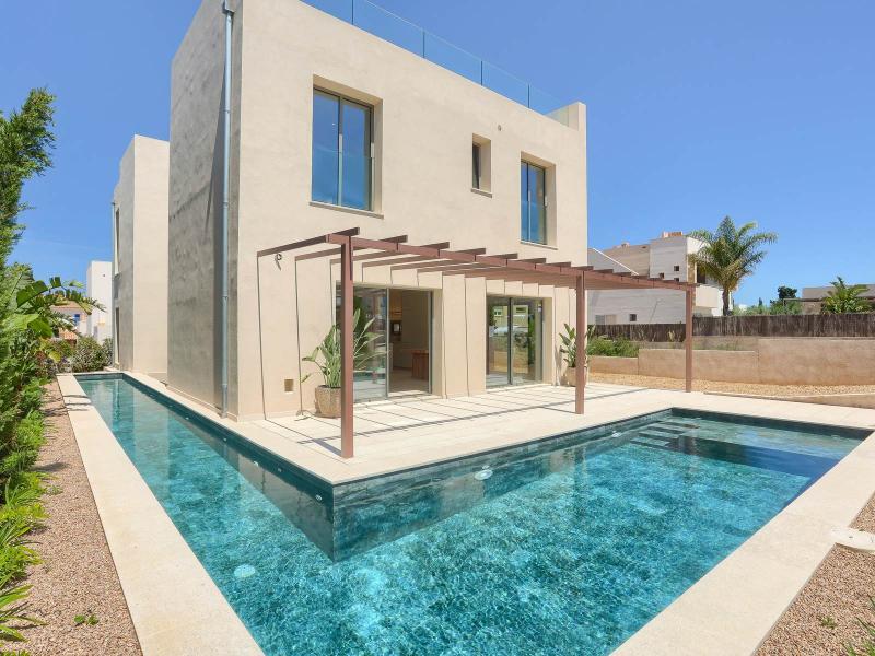 Contemporary Luxury Villa for Sale in Colònia de Sant Pere, Mallorca , East 