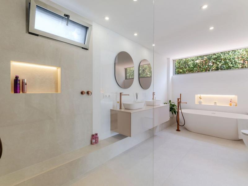 Villa for sale in Mallorca - Camp de Mar , Andratx , Illes Balears 