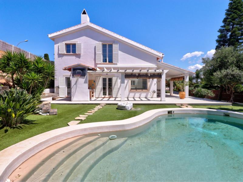 Luxury villa in a prime location in Santa Ponsa with sea views , Illes Balears , Santa Ponca 