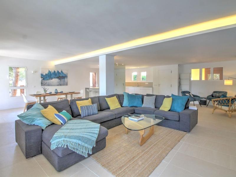 Frontline Apartment for Sale in La Caleta Santa Ponsa , Illes Balears , Santa Ponca 