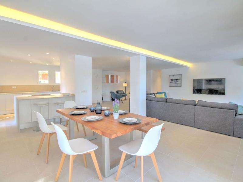 Frontline Apartment for Sale in La Caleta Santa Ponsa , Illes Balears , Santa Ponca 