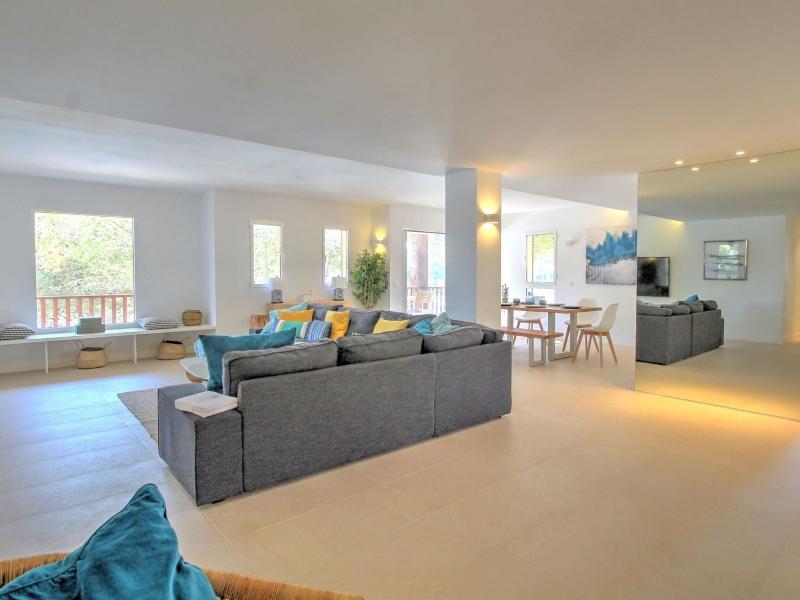 Frontline Apartment for Sale in La Caleta Santa Ponsa , Illes Balears , Santa Ponca 