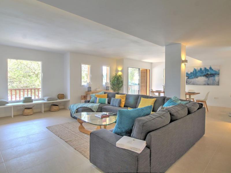 Frontline Apartment for Sale in La Caleta Santa Ponsa , Illes Balears , Santa Ponca 
