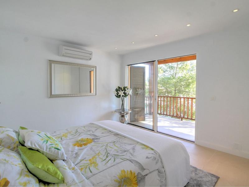 Frontline Apartment for Sale in La Caleta Santa Ponsa , Illes Balears , Santa Ponca 