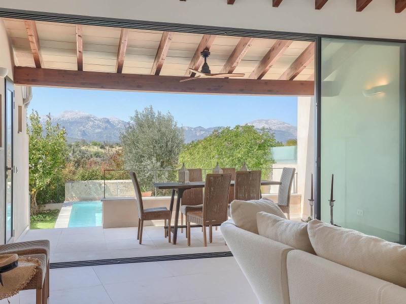Exquisite Townhouse for Sale , Central 