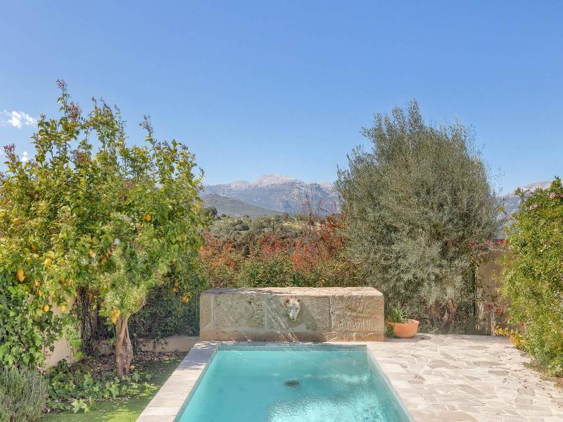 Exquisite Townhouse for Sale , Central 
