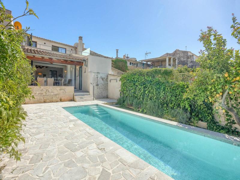 Exquisite Townhouse for Sale , Central 