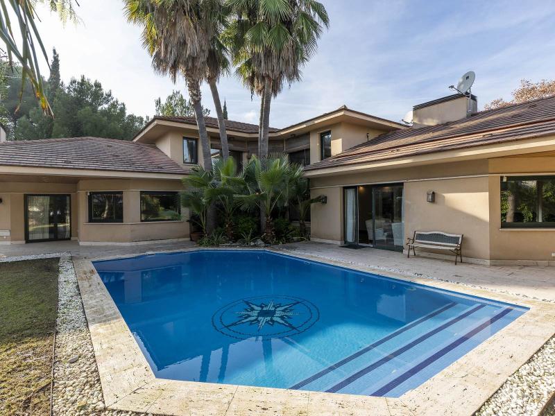 Elegant Villa for Sale in Terramar, Sitges , Sitges 