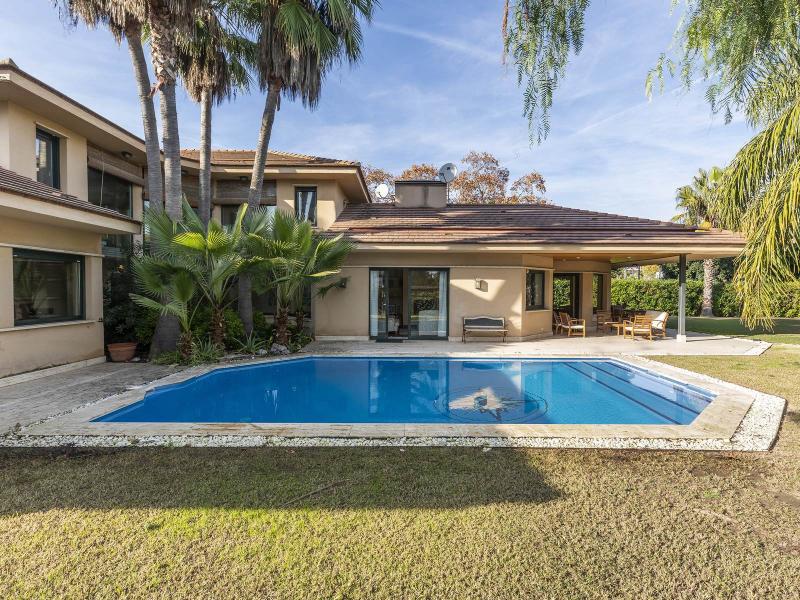 Elegant Villa for Sale in Terramar, Sitges , Sitges 