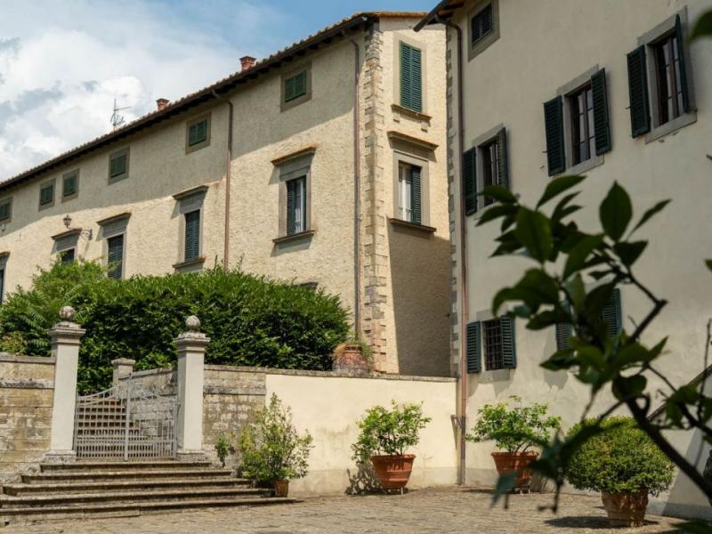 Historic Hamlet with Villa, Agriturismo, Vineyard and Church for Sale Near Arezzo, Tuscany , Tuscany 
