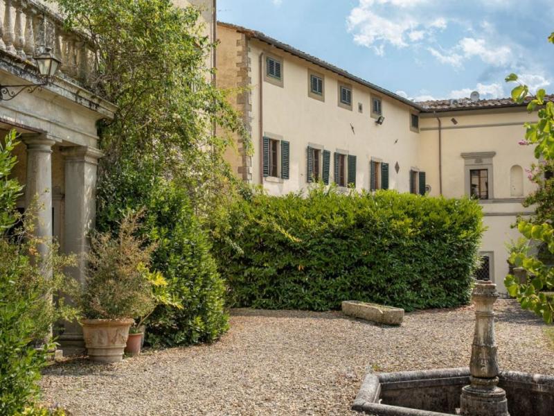 Historic Hamlet with Villa, Agriturismo, Vineyard and Church for Sale Near Arezzo, Tuscany , Tuscany 