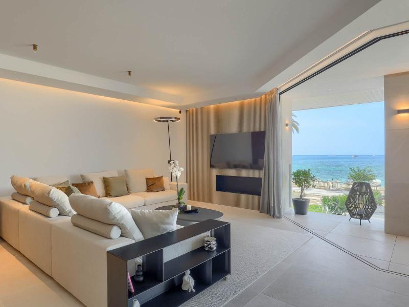 Luxury Seafront Apartment for Sale in Portixol Palma , 