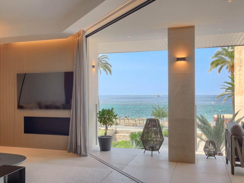 Luxury Seafront Apartment for Sale in Portixol Palma , 