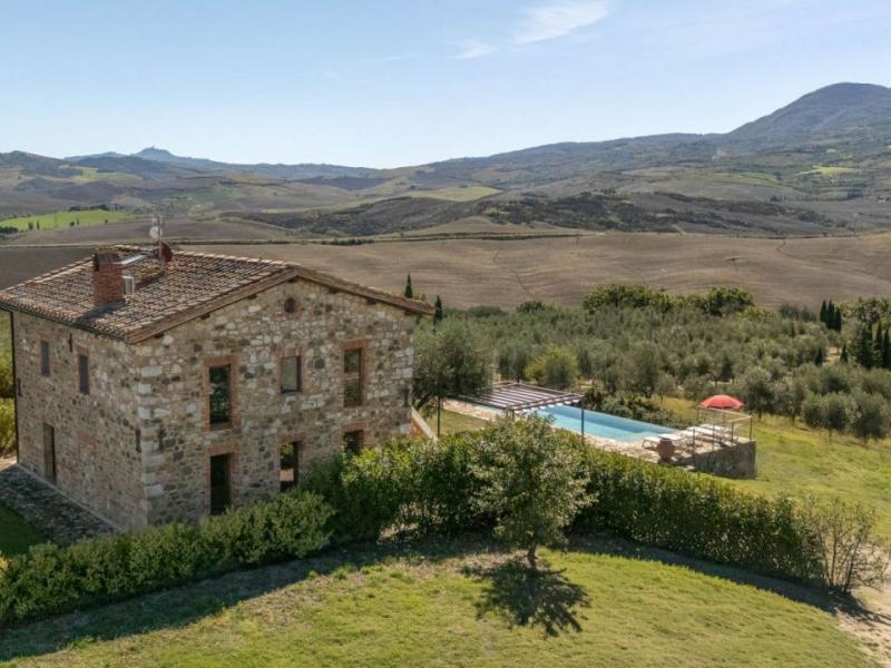 Restored Country House with Infinity Pool for Sale in Castiglion d’Orcia, Tuscany , Tuscany 