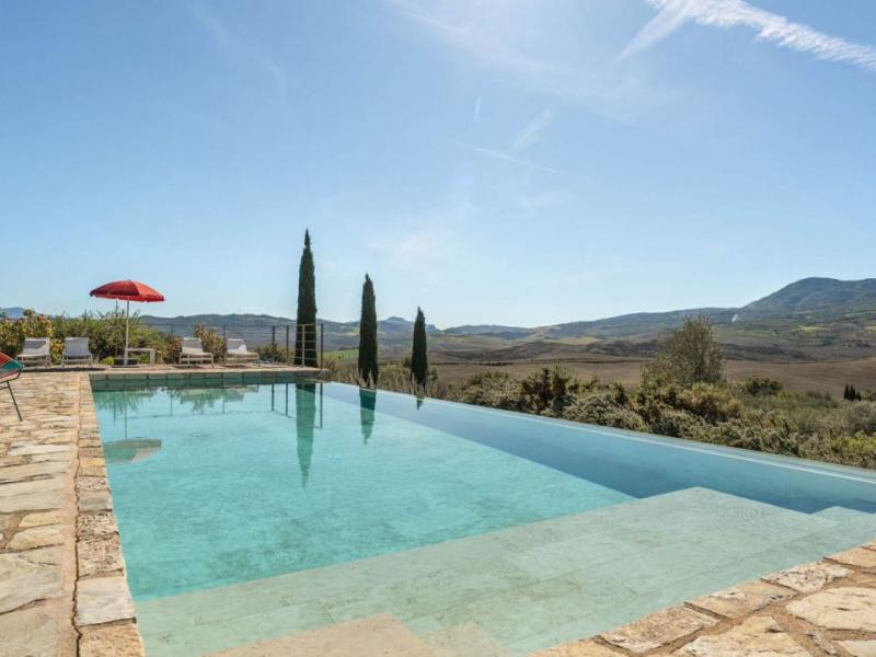 Restored Country House with Infinity Pool for Sale in Castiglion d’Orcia, Tuscany , Tuscany 