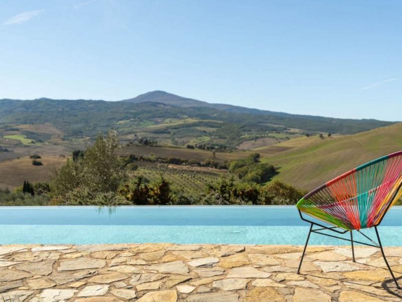 Restored Country House with Infinity Pool for Sale in Castiglion d’Orcia, Tuscany , Tuscany 