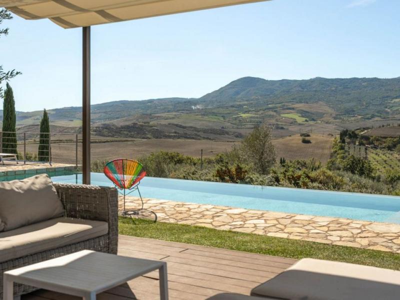 Restored Country House with Infinity Pool for Sale in Castiglion d’Orcia, Tuscany , Tuscany 