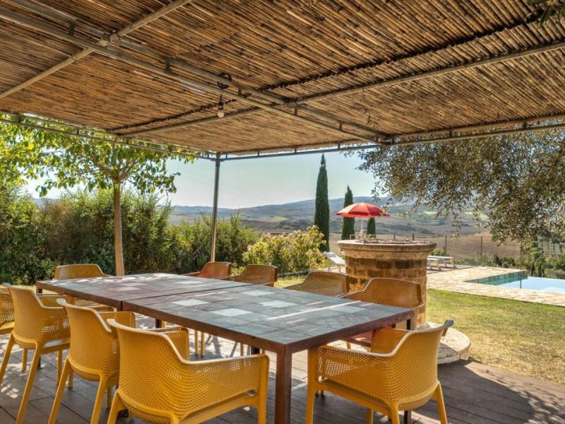 Restored Country House with Infinity Pool for Sale in Castiglion d’Orcia, Tuscany , Tuscany 