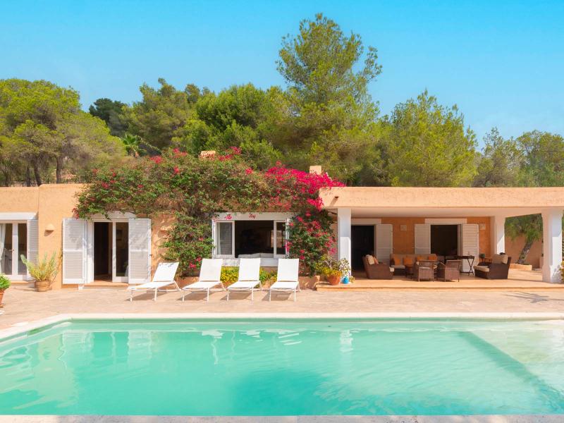 Charming Single-Level Ibiza Home Surrounded by Nature , Sant Josep de sa Talaia, 