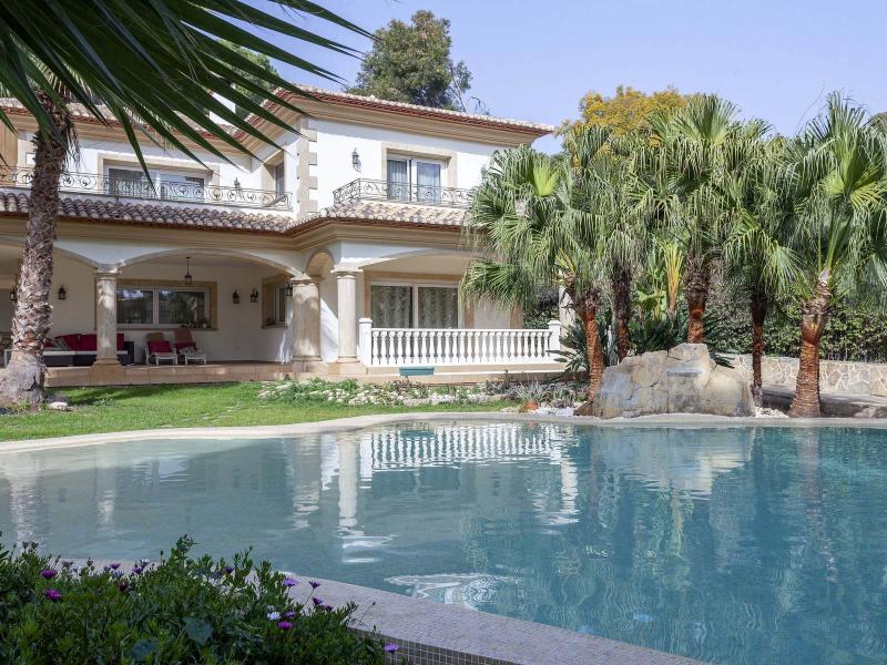 Exceptional Seven-Bedroom Villa , Valencia 