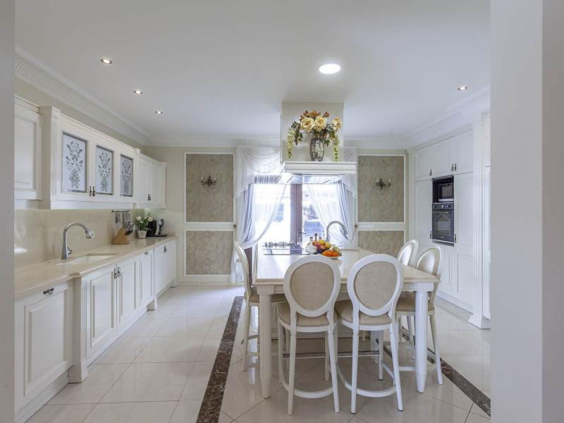 Exceptional Seven-Bedroom Villa , Valencia 