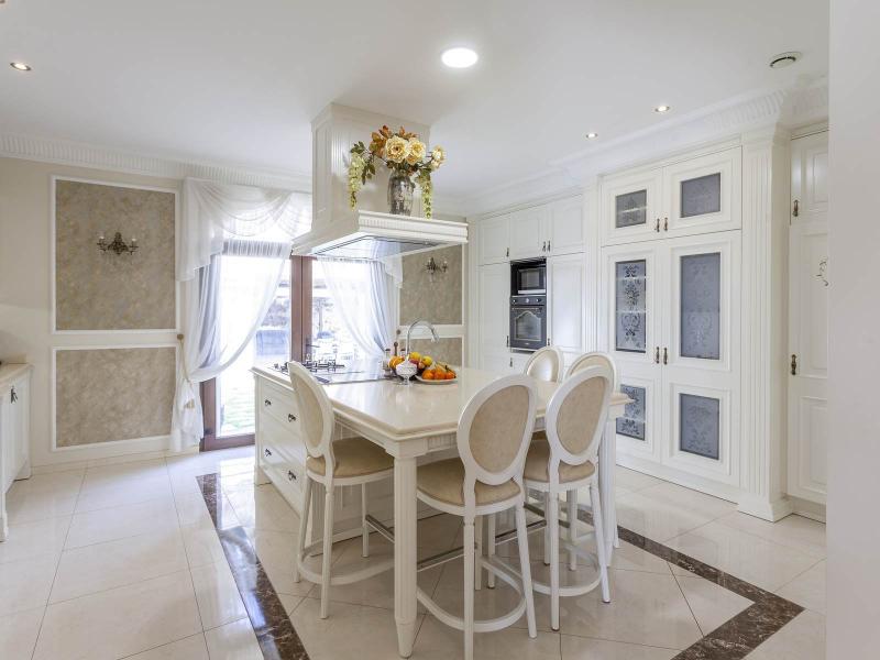 Exceptional Seven-Bedroom Villa , Valencia 